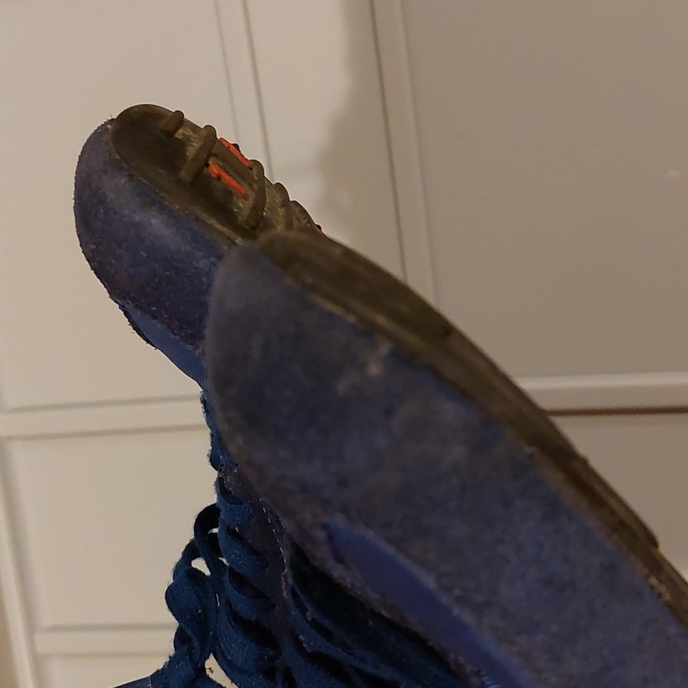 Sneakers - Picture 2 of 3